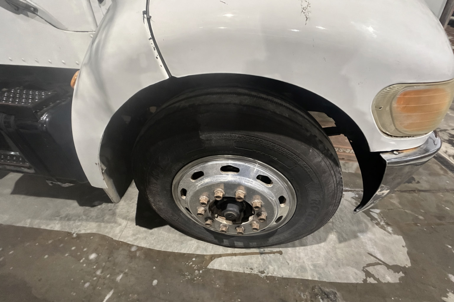 2005 PETERBILT 335 - Image 17